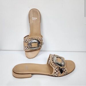 Toga pulla sandals